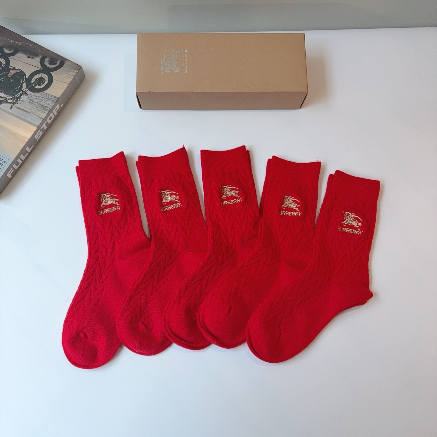 NO:718976,Comes with packaging [5 pairs in a box] BURBERRY (Burberry) high version cashmere embroidered stockings, fashionable counters essential for purchasing stockings, super good with socks, stockings, socks, burberry, burberry, socks19860909配包装【一盒5双】 BURBERRY（巴宝莉）高版本羊绒刺绣长筒袜子潮人必不可少的时尚专柜代购长筒袜子 ,超好搭配袜子,丝袜,袜子,burberry,burberry,socks,accessory