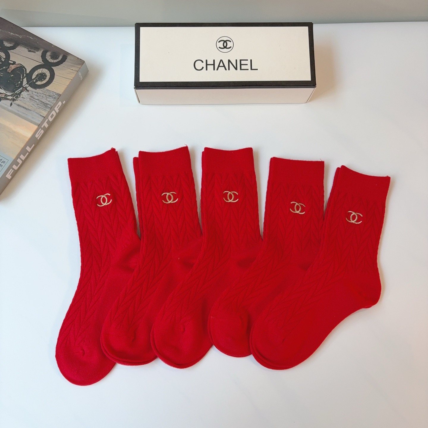 NO:718991,Comes with packaging (5 pairs in a box) CHANEL Chanel's new embroidered long festive red socks, cashmere fabric, classic double C, personalized, fashionable and versatile, you deserve it Socks, stockings, socks, chanel, chanel, socks19860909配包装（一盒5双） CHANEL 香奈儿新款刺绣长筒喜庆红色袜子 羊绒面料,经典双C 个性时尚百搭款,你值得拥有哦袜子,丝袜,袜子,chanel,chanel,socks,accessory