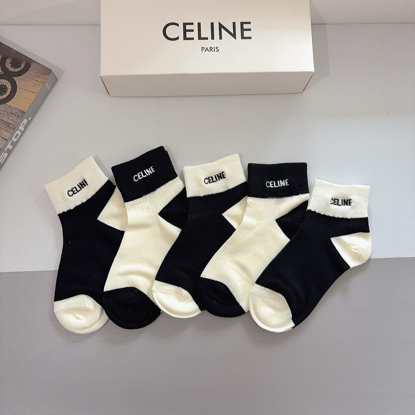 NO:719013,Comes with packaging (5 pairs in a box) CELINE new embroidered cotton socks, classic letter logo boat socks, personalized, fashionable and versatile!  Super soft material, comfortable and breathable, fashionable and versatile socks, stockings, socks, celine, celine, socks19860909配包装（一盒5双） CELINE 赛琳新款刺绣纯棉袜子 经典字母logo船袜,个性时尚百搭款,！超柔软材质,舒适透气,时尚百搭款 袜子,丝袜,袜子,celine,celine,socks,accessory