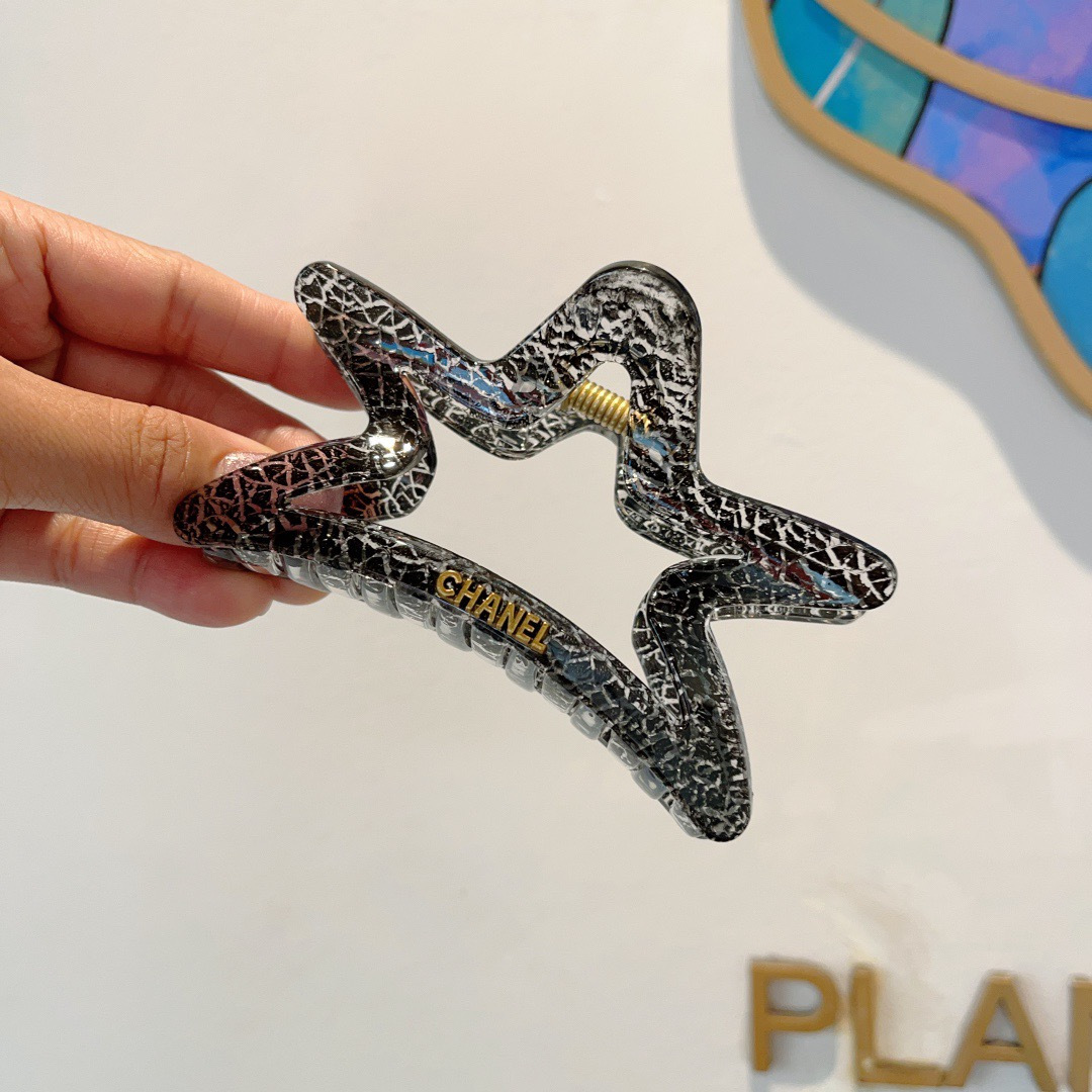 配包装CHANEL（香奈儿）新款手工五角星形网红抓夹，高级感字母简约复古发夹原单货，潮流时尚百搭款！