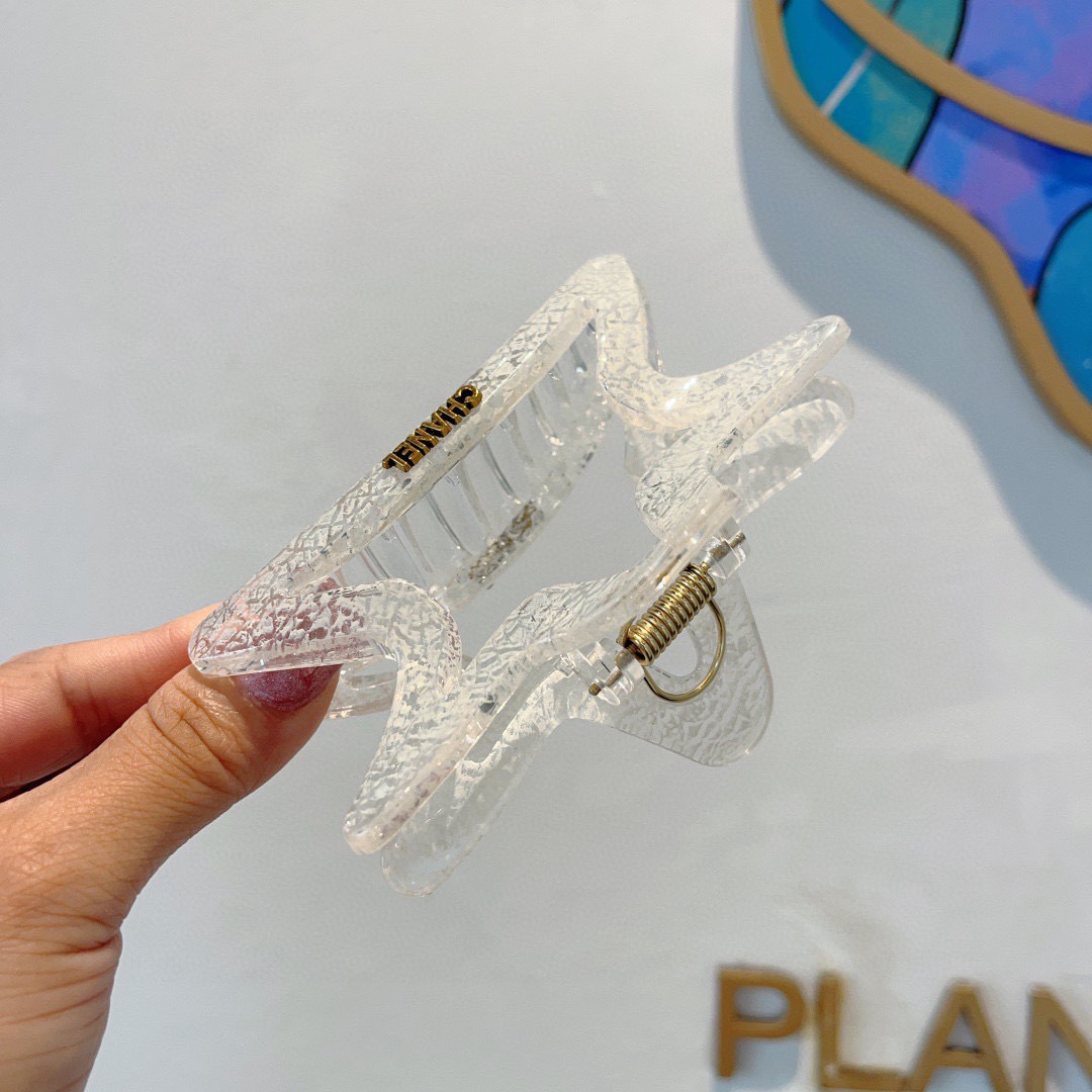 配包装CHANEL（香奈儿）新款手工五角星形网红抓夹，高级感字母简约复古发夹原单货，潮流时尚百搭款！