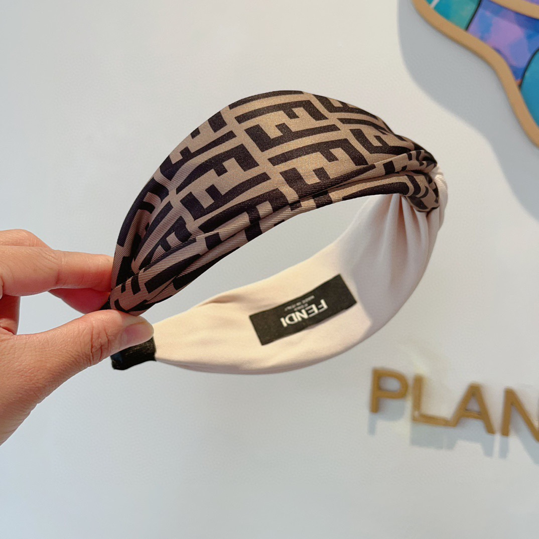 配包装FENDI 芬迪 火爆新款发箍，复古头箍，简约百搭，潮女必备品，超级的高大上！