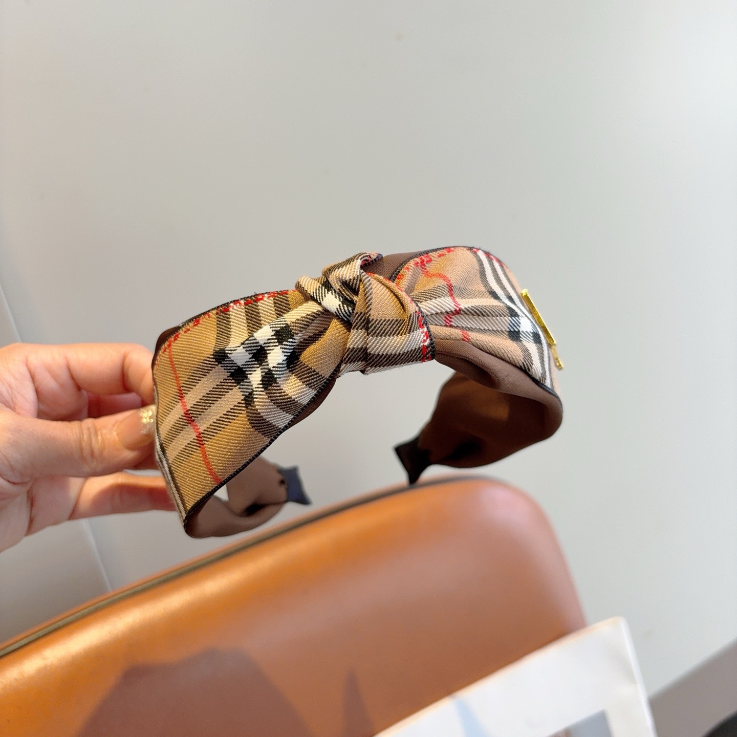 配包装巴宝莉BURBERRY 新款宽版发箍🎀细节全部实拍！非常耐看又百搭、适合各种场合搭配！