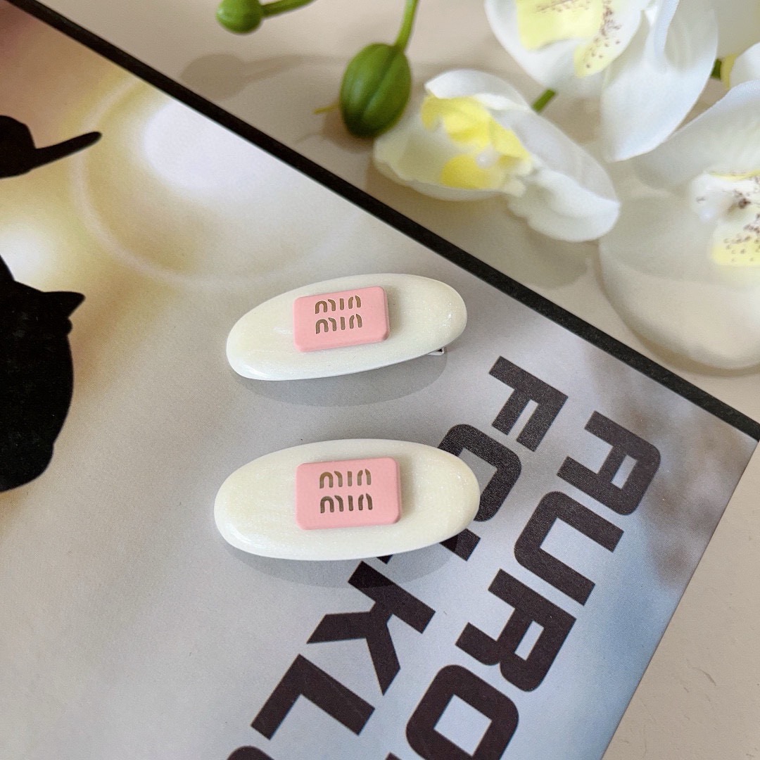 配包装 （一对）miumiu（缪缪） 新款网红法式bb夹、经典字母logo边夹刘海夹发饰， 高级感日韩幻