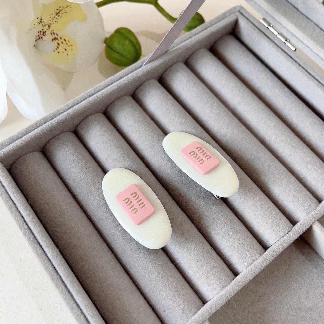 配包装 （一对）miumiu（缪缪） 新款网红法式bb夹、经典字母logo边夹刘海夹发饰， 高级感日韩幻