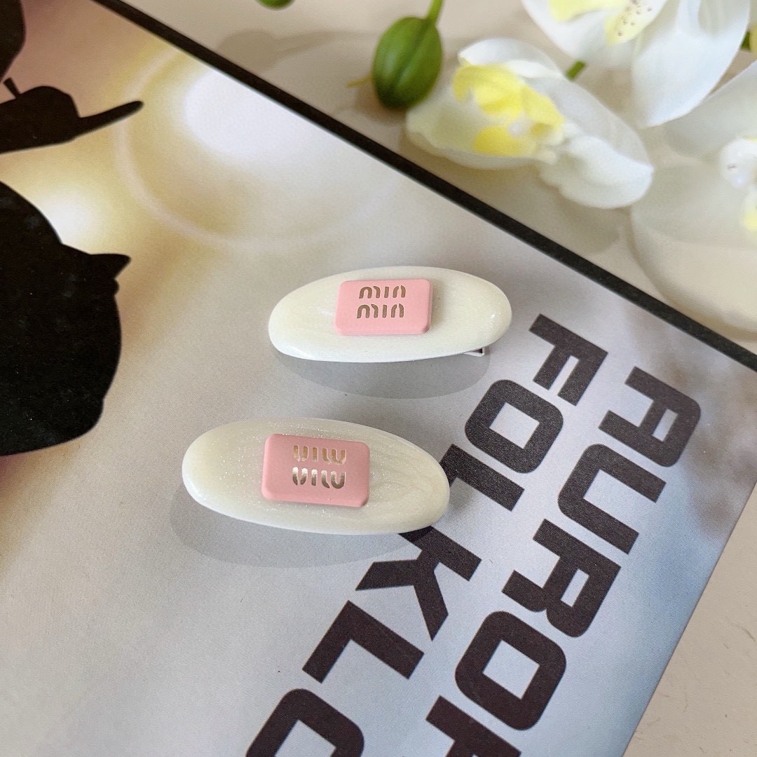配包装 （一对）miumiu（缪缪） 新款网红法式bb夹、经典字母logo边夹刘海夹发饰， 高级感日韩幻