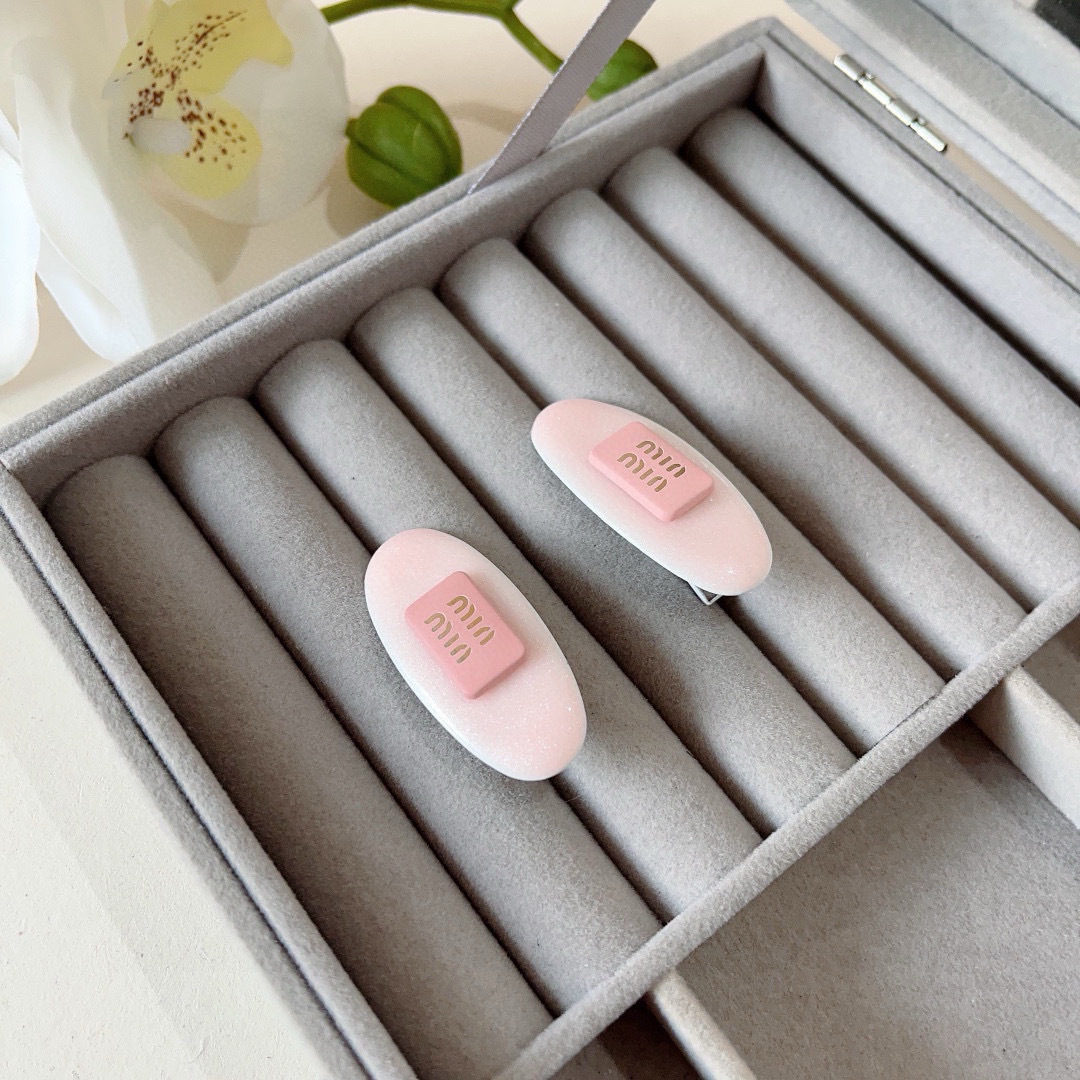 配包装 （一对）miumiu（缪缪） 新款网红法式bb夹、经典字母logo边夹刘海夹发饰， 高级感日韩幻