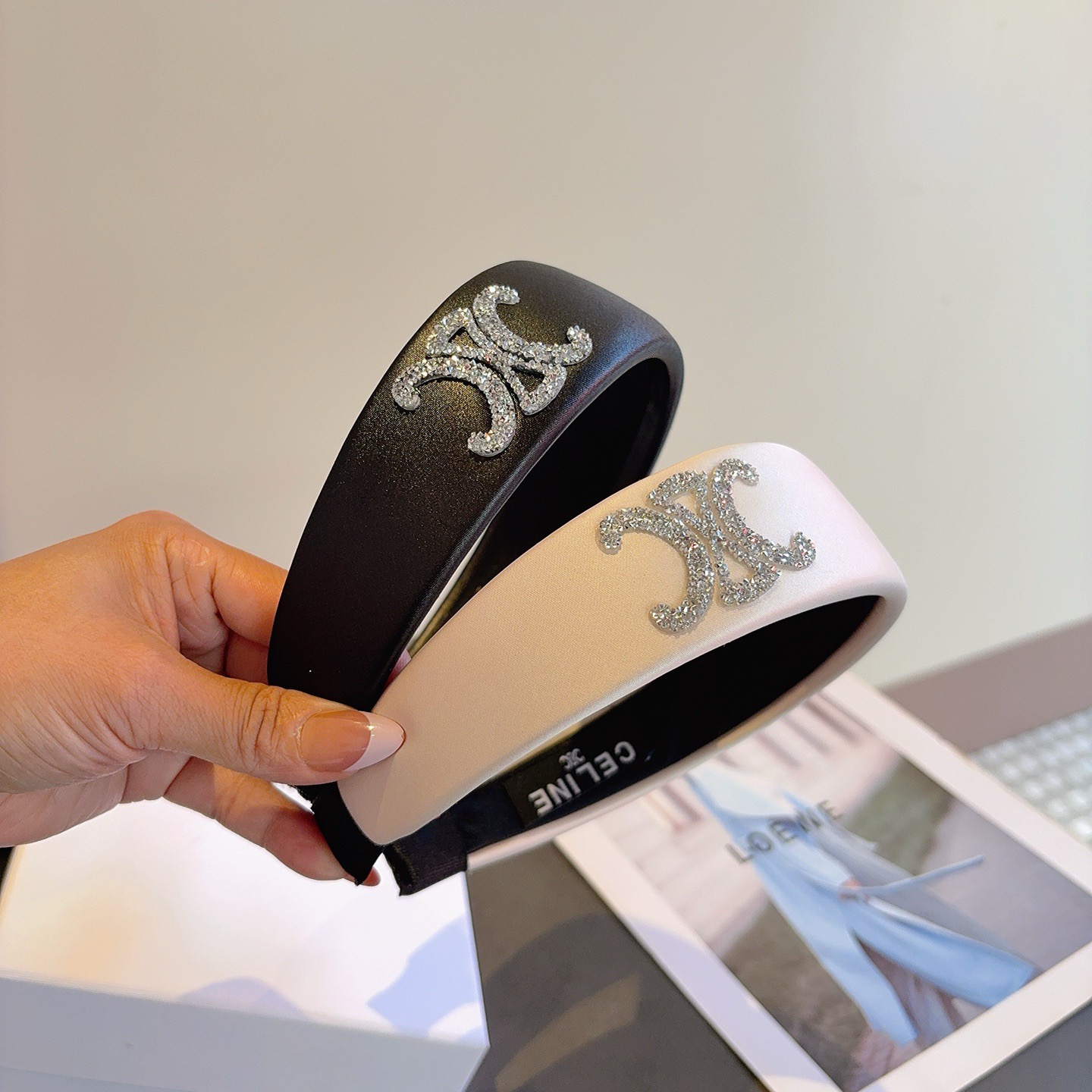 配包装CELINE（赛琳）新款海绵发箍 佩戴舒适无压力，造型搭配必备头箍！非常时尚百搭！女神必备！名媛范