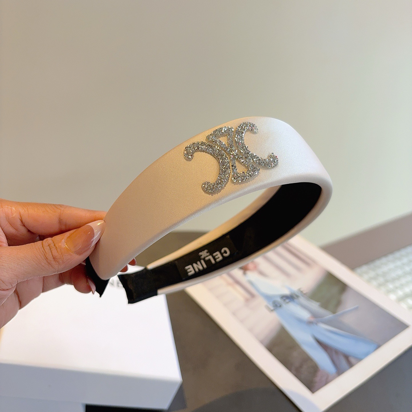 配包装CELINE（赛琳）新款海绵发箍 佩戴舒适无压力，造型搭配必备头箍！非常时尚百搭！女神必备！名媛范