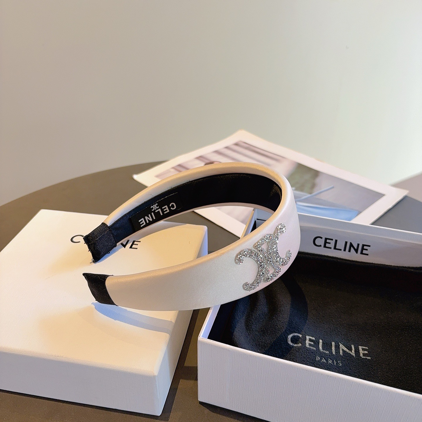 配包装CELINE（赛琳）新款海绵发箍 佩戴舒适无压力，造型搭配必备头箍！非常时尚百搭！女神必备！名媛范