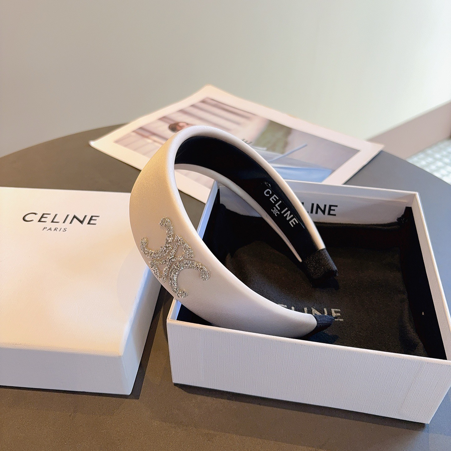 配包装CELINE（赛琳）新款海绵发箍 佩戴舒适无压力，造型搭配必备头箍！非常时尚百搭！女神必备！名媛范