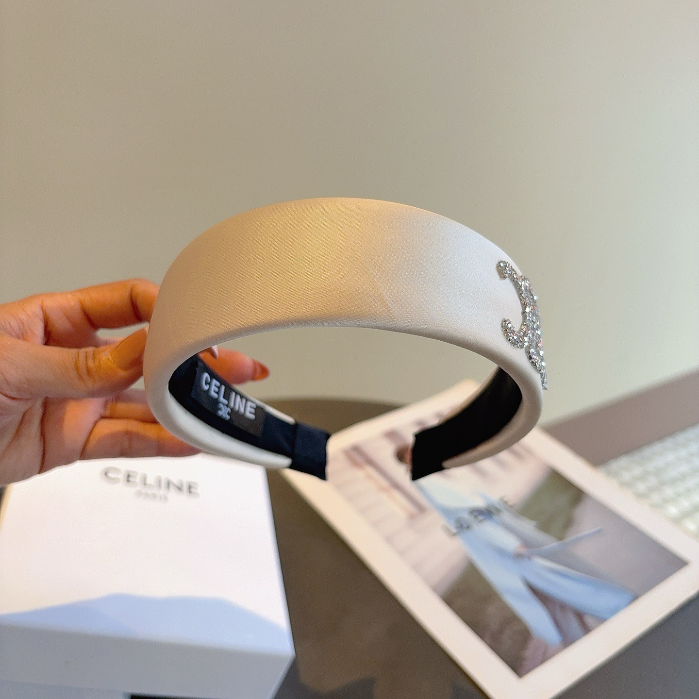 配包装CELINE（赛琳）新款海绵发箍 佩戴舒适无压力，造型搭配必备头箍！非常时尚百搭！女神必备！名媛范