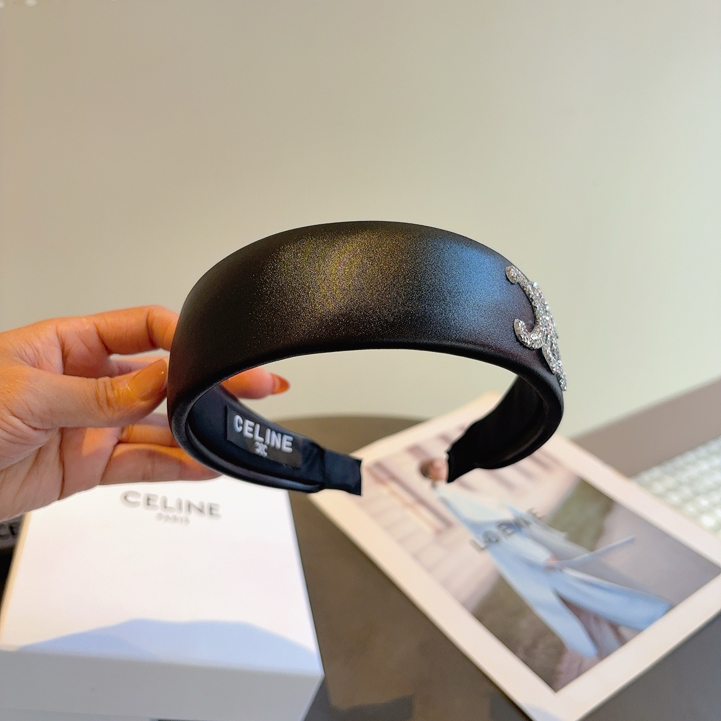 配包装CELINE（赛琳）新款海绵发箍 佩戴舒适无压力，造型搭配必备头箍！非常时尚百搭！女神必备！名媛范