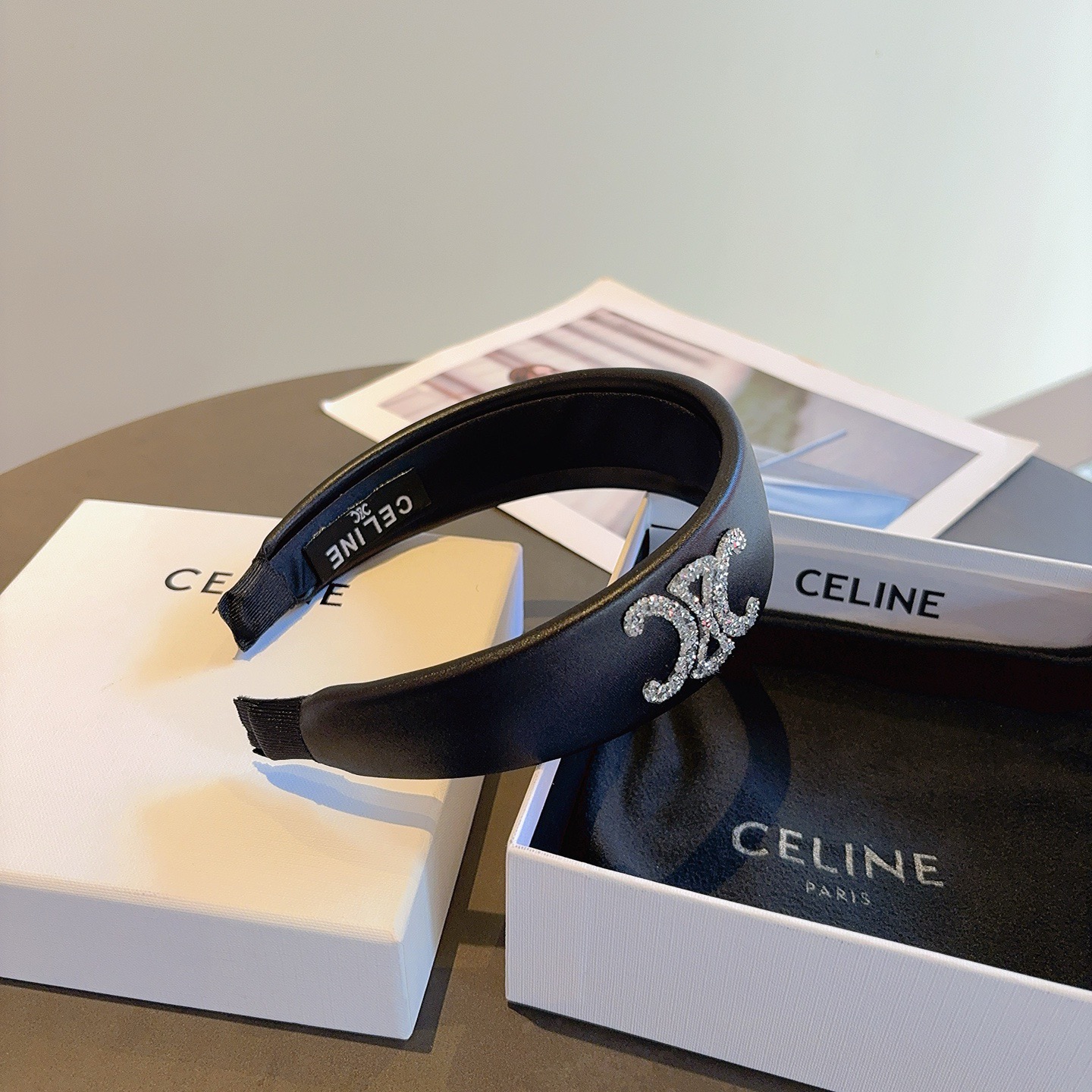 配包装CELINE（赛琳）新款海绵发箍 佩戴舒适无压力，造型搭配必备头箍！非常时尚百搭！女神必备！名媛范