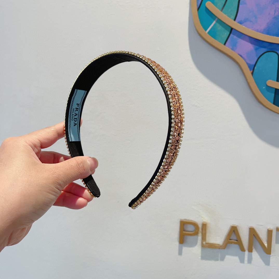 配包装PRADA （普拉达） 欧美新款潮流色彩贴钻发箍，明星同款 女神必备单品，非常百搭，时尚潮流， 戴