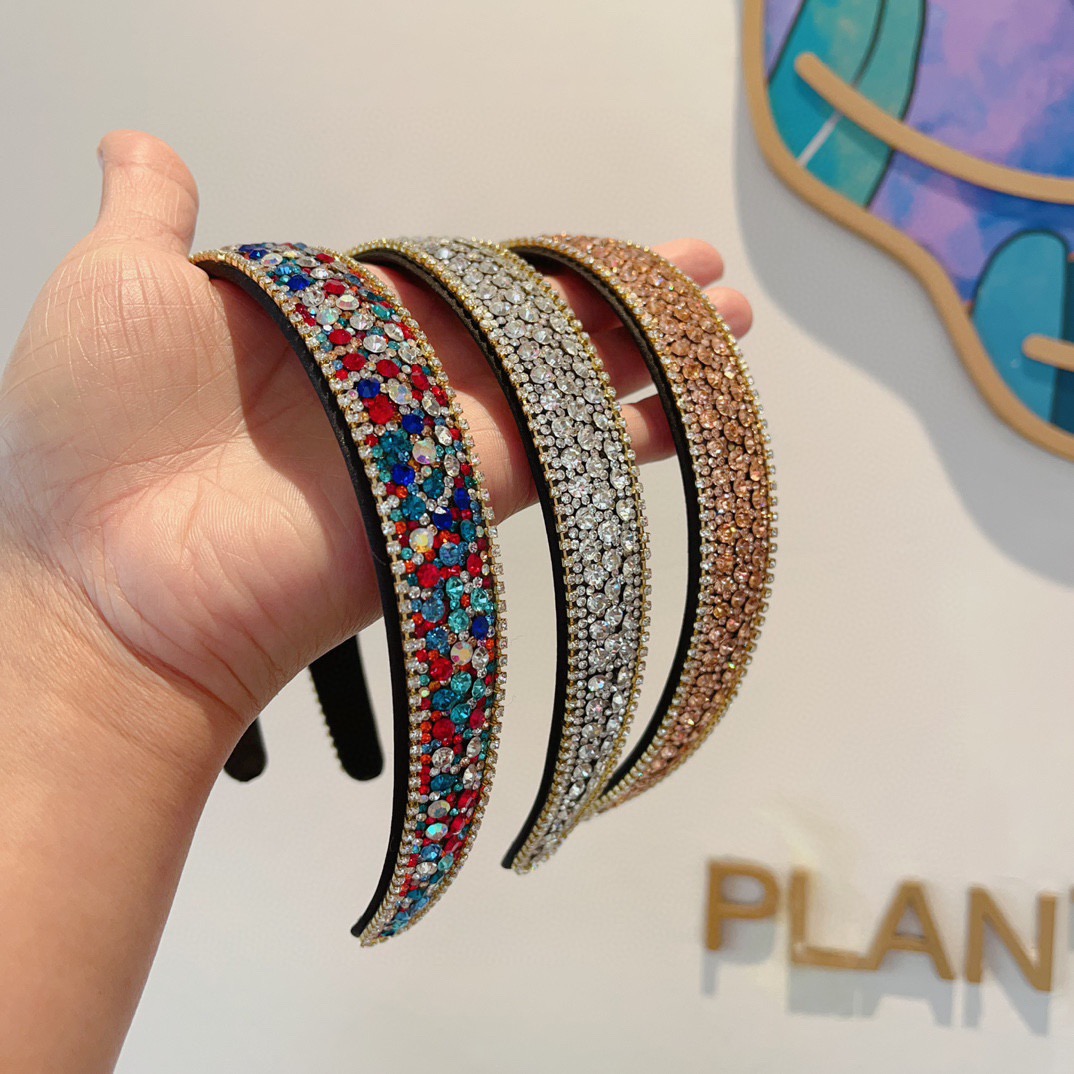 配包装PRADA （普拉达） 欧美新款潮流色彩贴钻发箍，明星同款 女神必备单品，非常百搭，时尚潮流， 戴