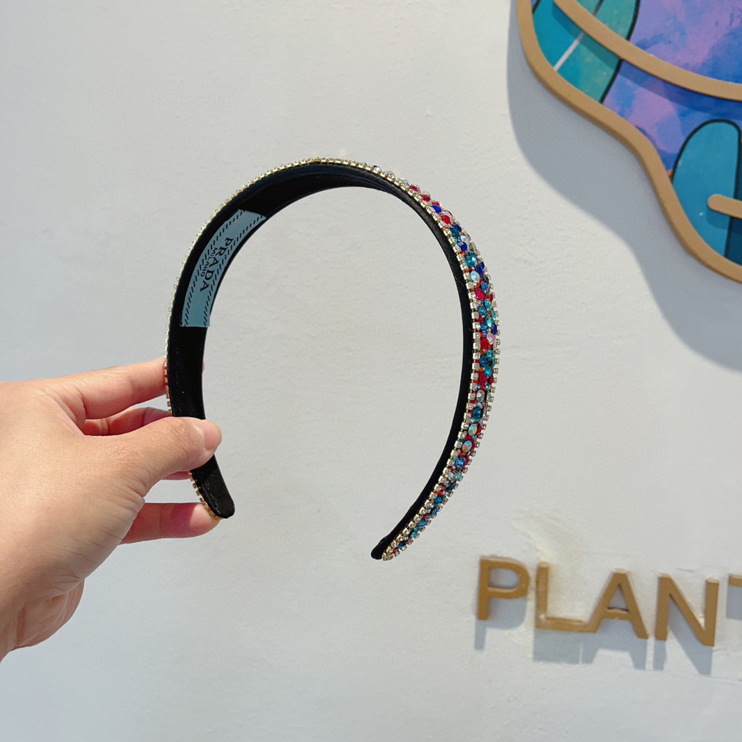 配包装PRADA （普拉达） 欧美新款潮流色彩贴钻发箍，明星同款 女神必备单品，非常百搭，时尚潮流， 戴