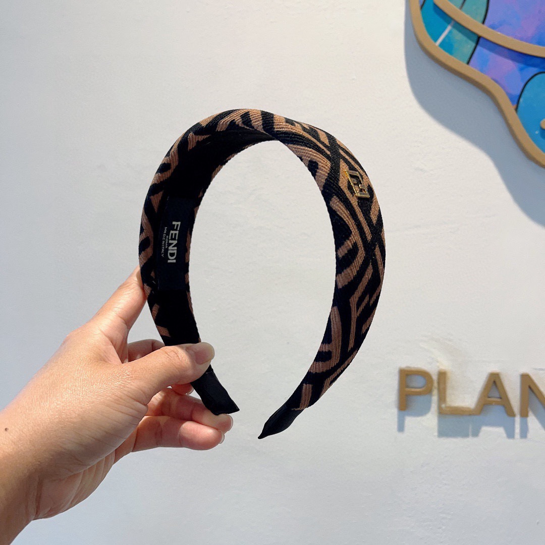 配包装FENDI 芬迪 火爆新款发箍，宽版原单货， 简约百搭，潮女必备品，超级的高大上！