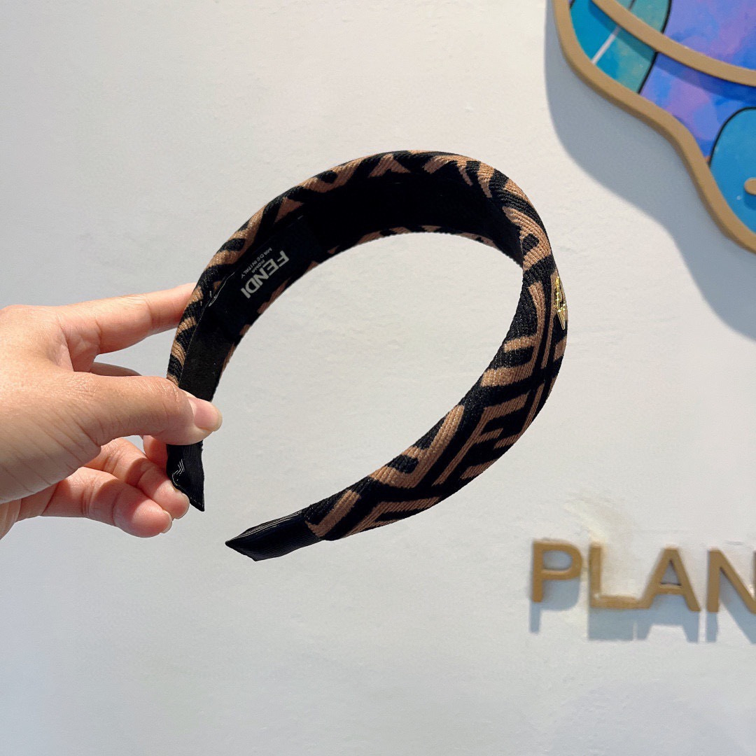 配包装FENDI 芬迪 火爆新款发箍，宽版原单货， 简约百搭，潮女必备品，超级的高大上！