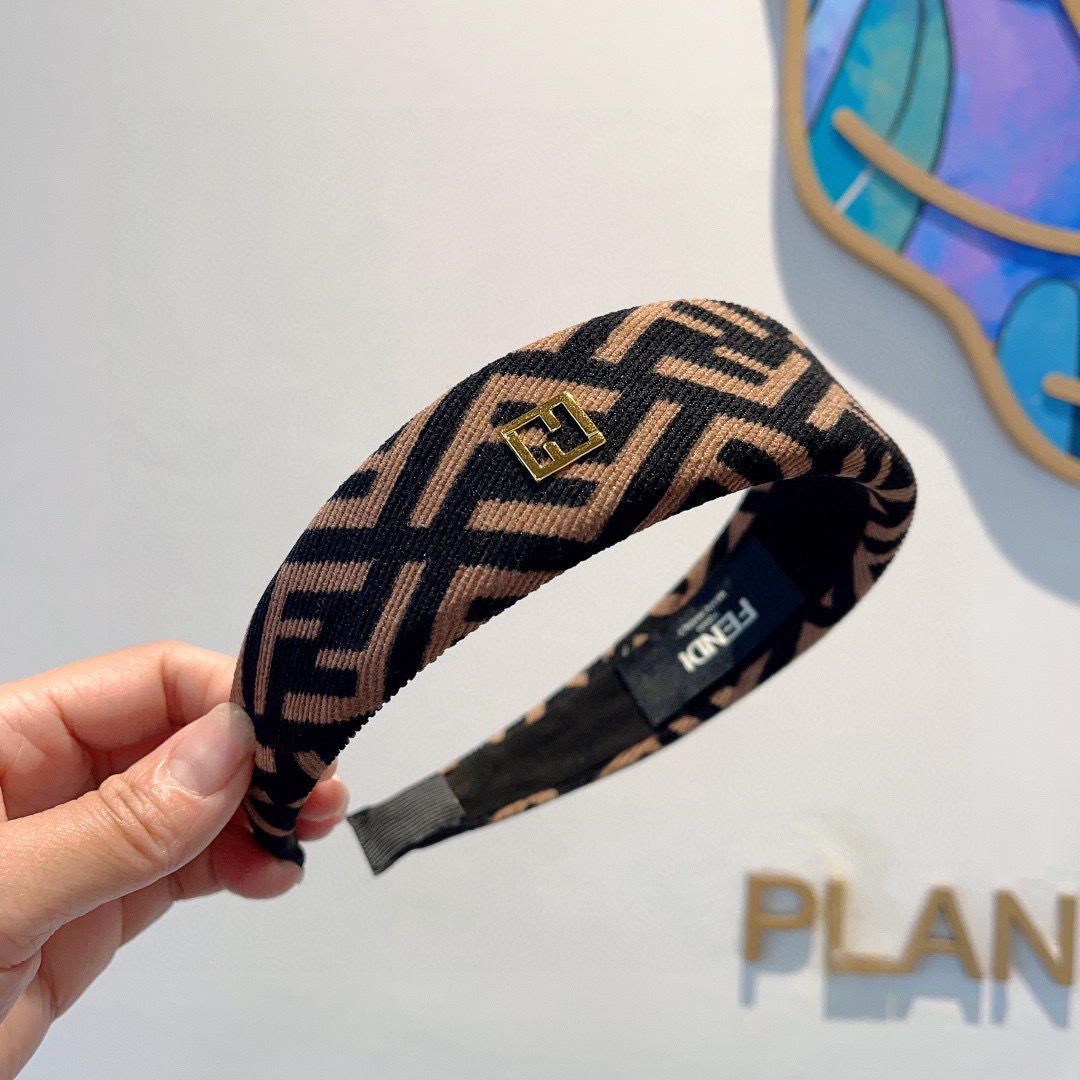 配包装FENDI 芬迪 火爆新款发箍，宽版原单货， 简约百搭，潮女必备品，超级的高大上！