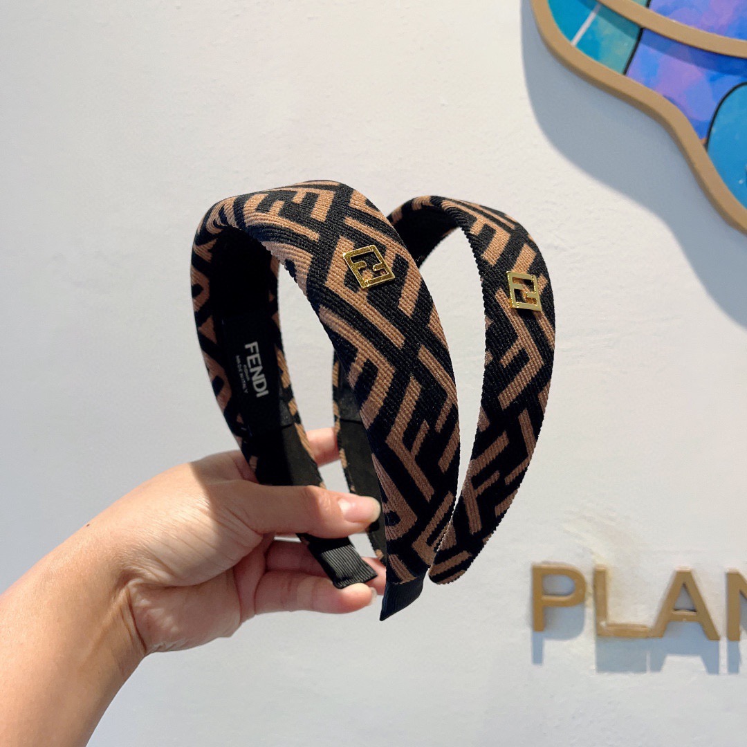配包装FENDI 芬迪 火爆新款发箍，宽版原单货， 简约百搭，潮女必备品，超级的高大上！