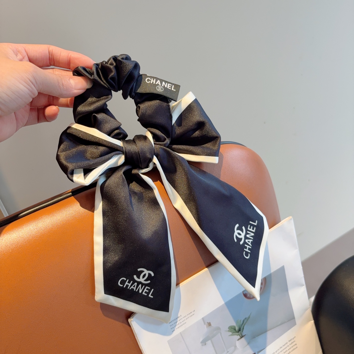 配包装CHANEL 香奈儿字母飘带马尾发圈 蝴蝶结肠圈，高档韩版小香风皮筋，经典花型设计， 高端大气，名