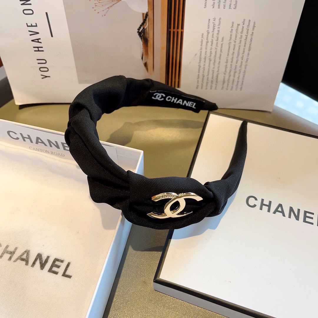 配包装CHANEL（香奈儿）最新款小香发箍，新品巨显脸小头箍，网红爆款推荐 搭配高端双Ｃlogo ，超精