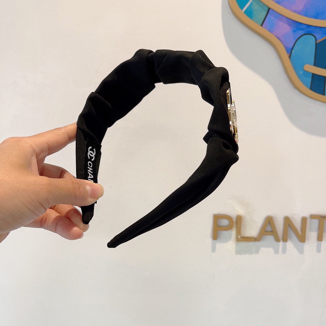 配包装CHANEL（香奈儿）最新款小香发箍，新品巨显脸小头箍，网红爆款推荐 搭配高端双Ｃlogo ，超精