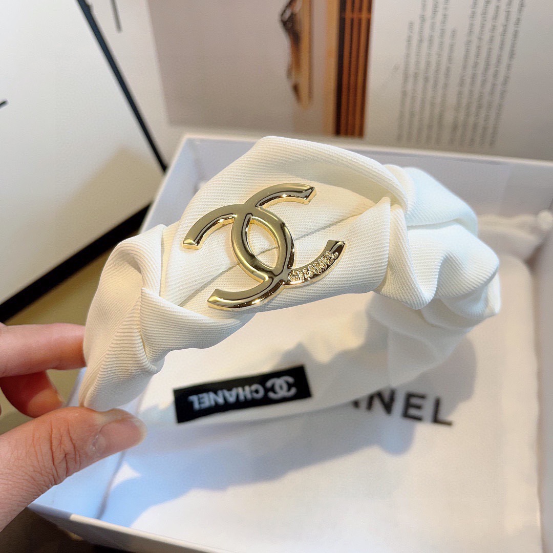 配包装CHANEL（香奈儿）最新款小香发箍，新品巨显脸小头箍，网红爆款推荐 搭配高端双Ｃlogo ，超精