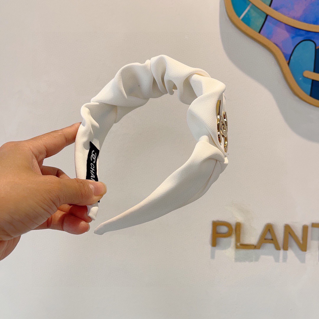 配包装CHANEL（香奈儿）最新款小香发箍，新品巨显脸小头箍，网红爆款推荐 搭配高端双Ｃlogo ，超精