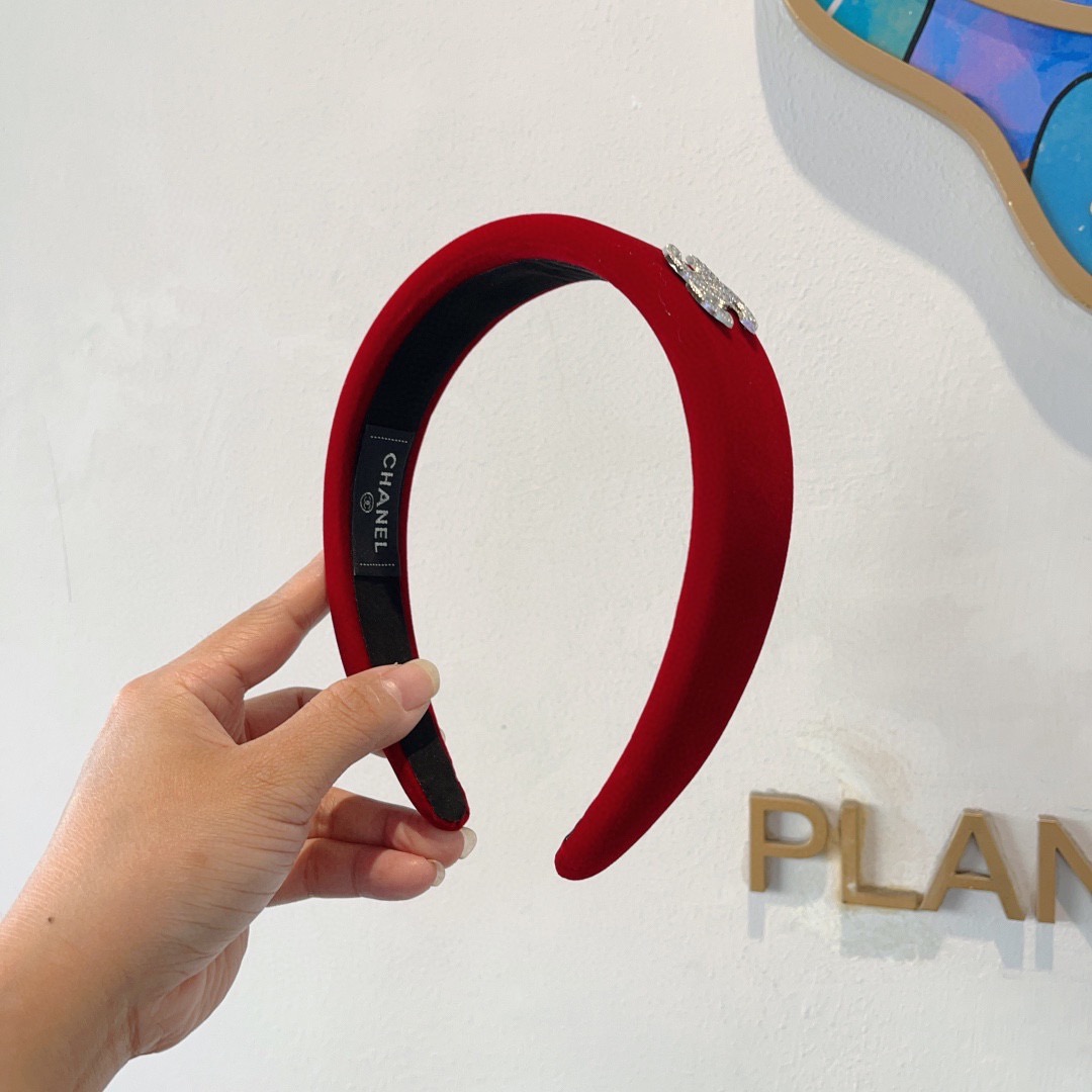 配包装CHANEL（香奈儿）最新款小香发箍，复古头箍，网红爆款推荐 搭配高端材质，超精致，时尚百搭。