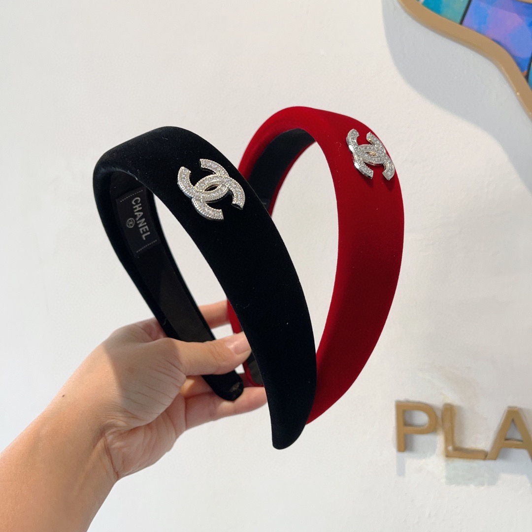 配包装CHANEL（香奈儿）最新款小香发箍，复古头箍，网红爆款推荐 搭配高端材质，超精致，时尚百搭。