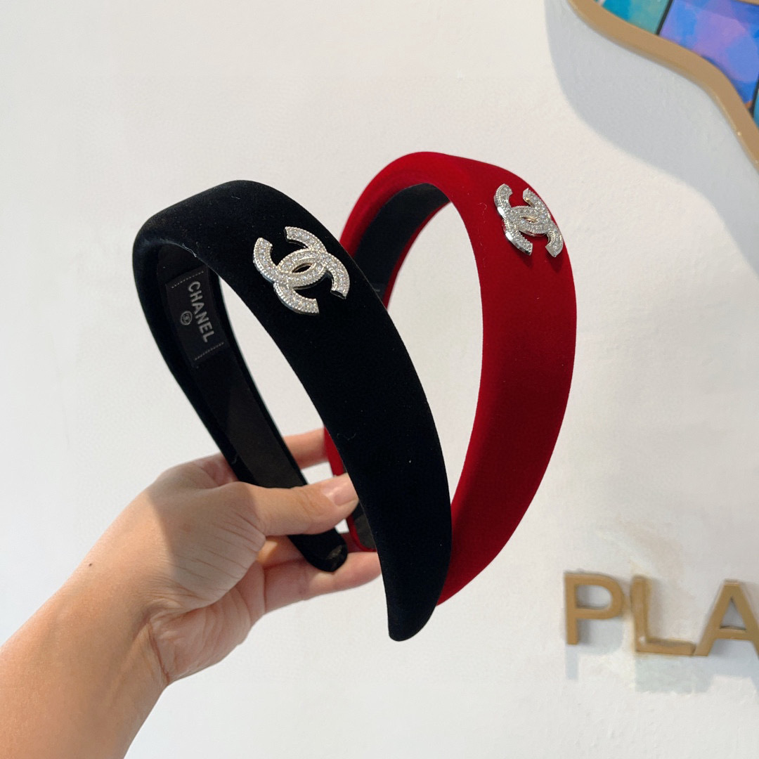 配包装CHANEL（香奈儿）最新款小香发箍，复古头箍，网红爆款推荐 搭配高端材质，超精致，时尚百搭。