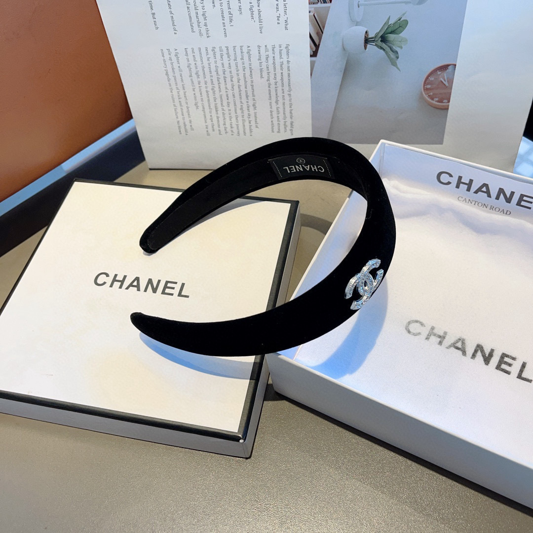 配包装CHANEL（香奈儿）最新款小香发箍，复古头箍，网红爆款推荐 搭配高端材质，超精致，时尚百搭。