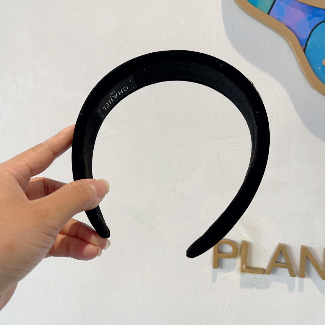 配包装CHANEL（香奈儿）最新款小香发箍，复古头箍，网红爆款推荐 搭配高端材质，超精致，时尚百搭。