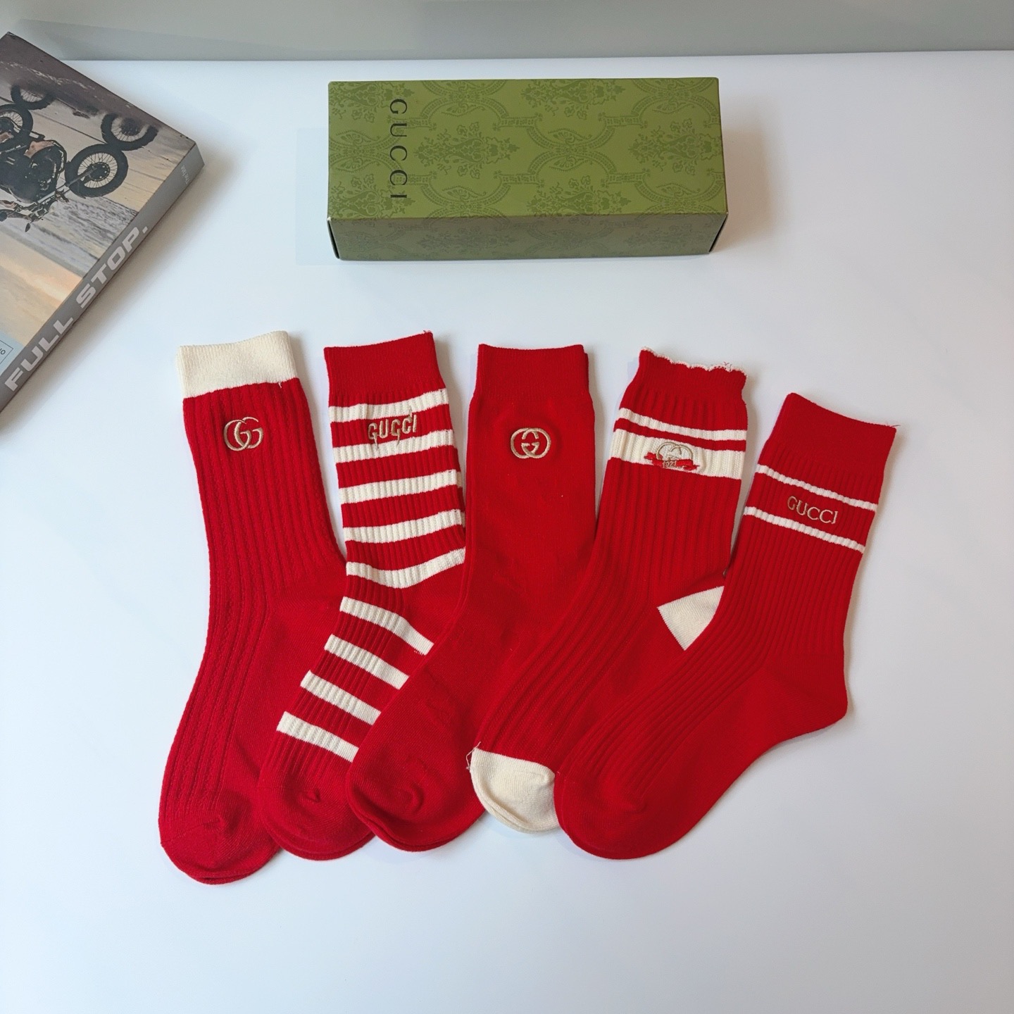 NO:719014,Comes with packaging (5 pairs in a box) Gucci new embroidered long festive red socks cashmere fabric, classic personality, fashionable and versatile, you deserve it Socks, stockings, socks, gucci, socks19860909配包装（一盒5双） Gucci 古奇新款刺绣长筒喜庆红色袜子 羊绒面料,经典个性时尚百搭款,你值得拥有哦袜子,丝袜,袜子,gucci,socks,accessory