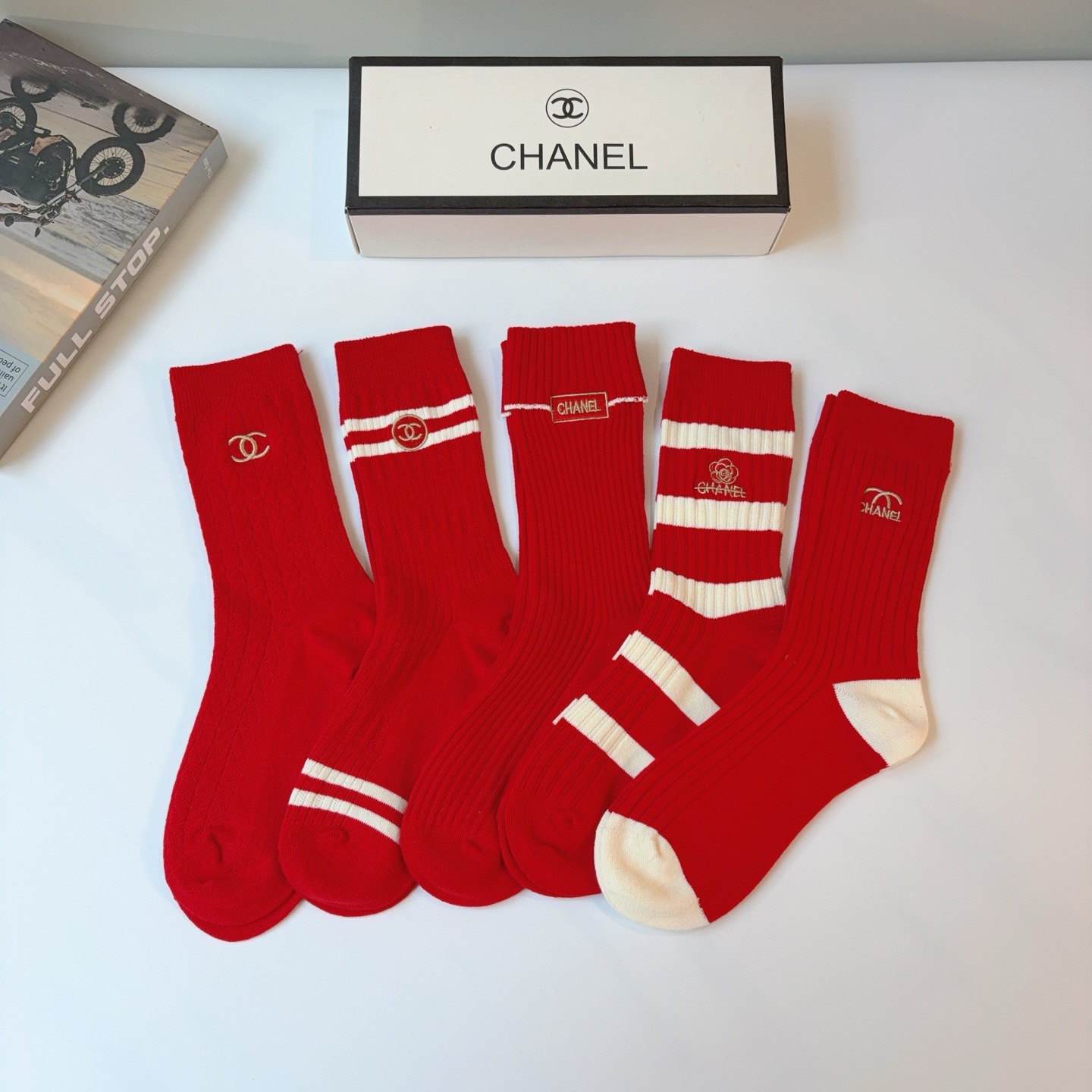 NO:719020,Comes with packaging (5 pairs in a box) CHANEL Chanel's new embroidered long festive red socks, cashmere fabric, classic double C, personalized, fashionable and versatile, you deserve it Socks, stockings, socks, chanel, chanel, socks19860909配包装（一盒5双） CHANEL 香奈儿新款刺绣长筒喜庆红色袜子 羊绒面料,经典双C 个性时尚百搭款,你值得拥有哦袜子,丝袜,袜子,chanel,chanel,socks,accessory