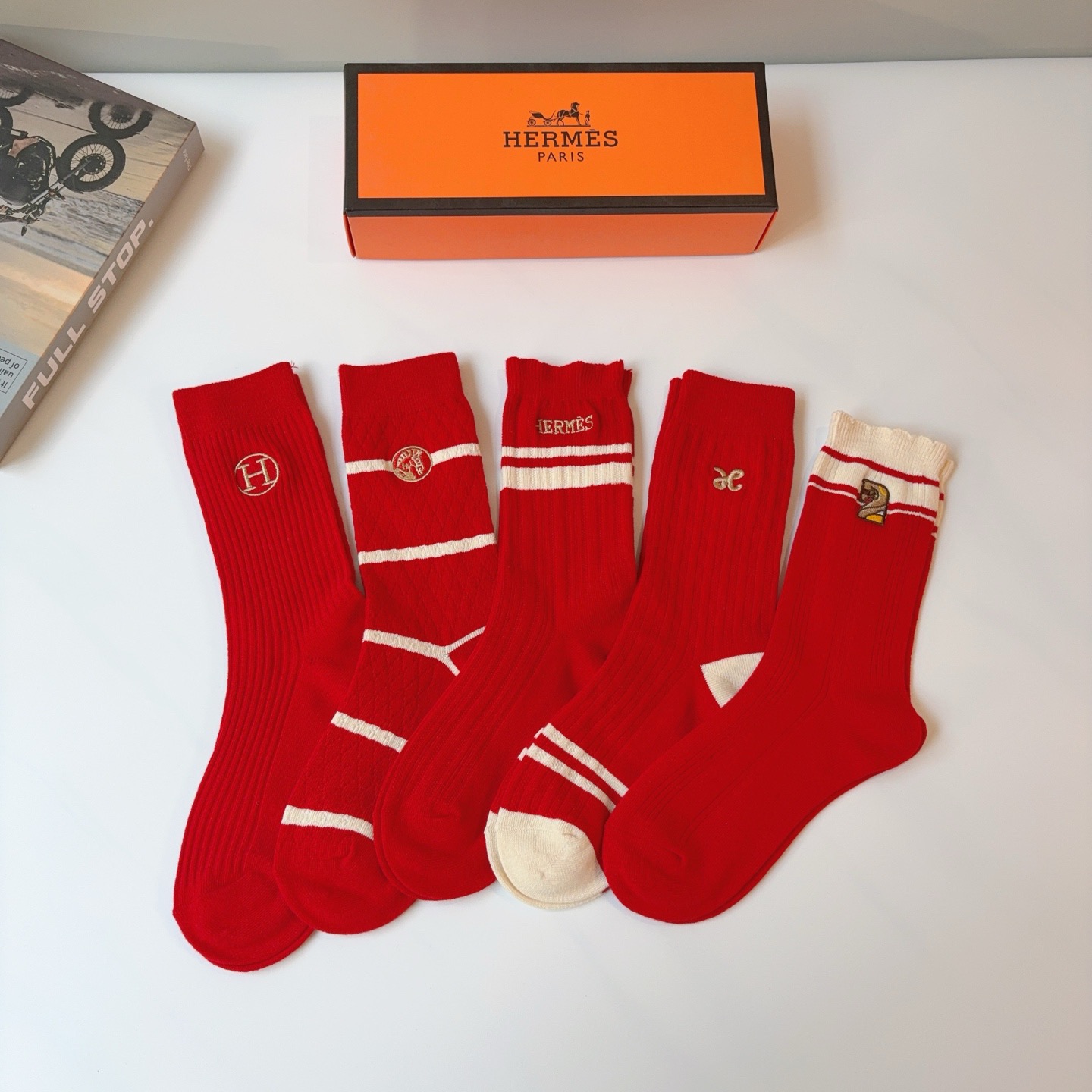 NO:719029,Comes with packaging (5 pairs in a box) HERMES new embroidered long festive red socks cashmere fabric, personalized, fashionable and versatile, you deserve it Socks, stockings, socks, hermes, hermes, socks19860909配包装（一盒5双） HERMES（爱马仕）新款刺绣长筒喜庆红色袜子 羊绒面料,个性时尚百搭款,你值得拥有哦袜子,丝袜,袜子,hermes,hermes,socks,accessory