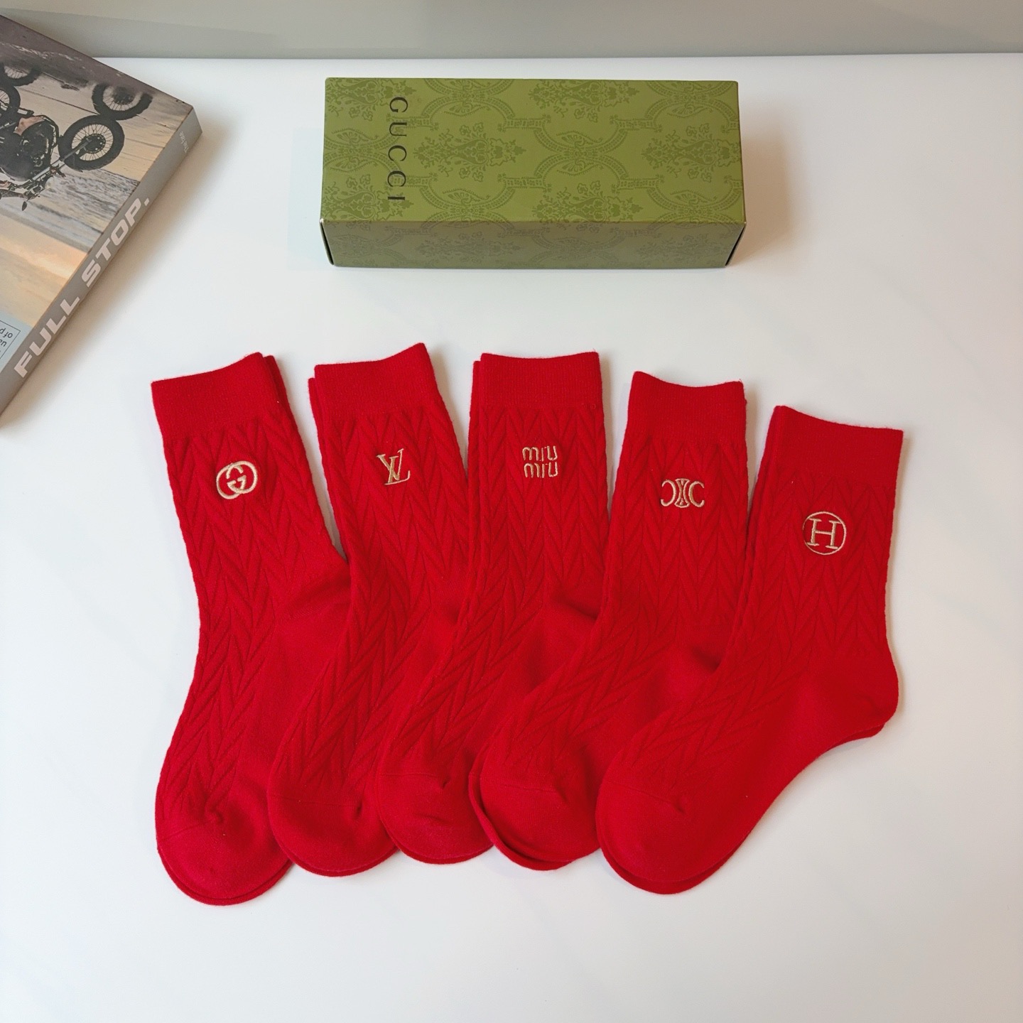 NO:719035,Comes with packaging (5 pairs in a box) Gucci new embroidered long festive red socks cashmere fabric, classic double G, personalized, fashionable and versatile, you deserve it Socks, stockings, socks, gucci, socks19860909配包装（一盒5双） Gucci 古奇 新款刺绣长筒喜庆红色袜子 羊绒面料,经典双G 个性时尚百搭款,你值得拥有哦袜子,丝袜,袜子,gucci,socks,accessory