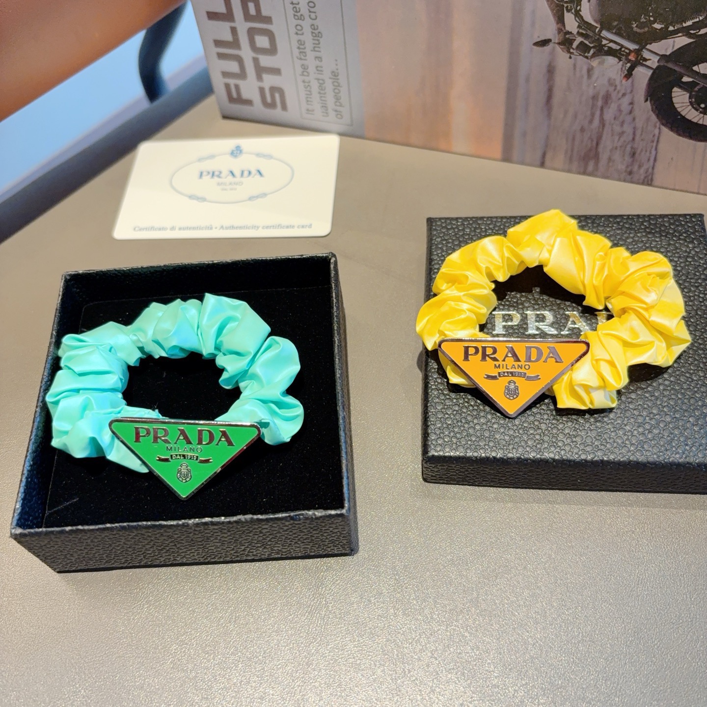 配包装（单个）PRADA 普拉达 网红新款发圈皮筋 精致佩戴舒适无压力，造型搭配必备！非常时尚百搭！