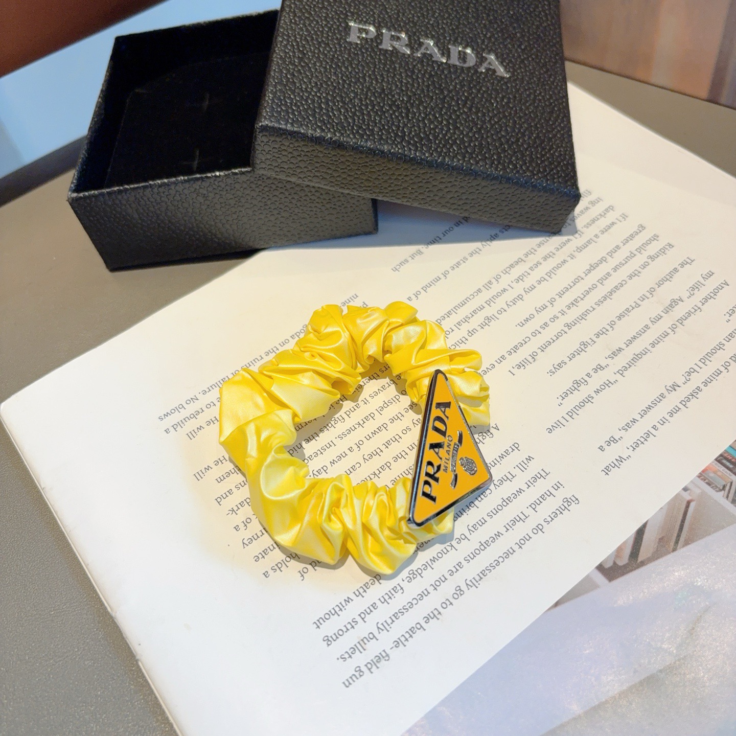 配包装（单个）PRADA 普拉达 网红新款发圈皮筋 精致佩戴舒适无压力，造型搭配必备！非常时尚百搭！