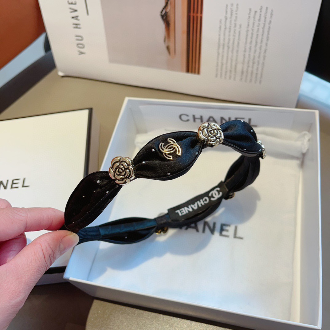 配包装CHANEL（香奈儿）最新款小香发箍，复古头箍，网红爆款推荐 搭配高端材质，超精致，时尚百搭。