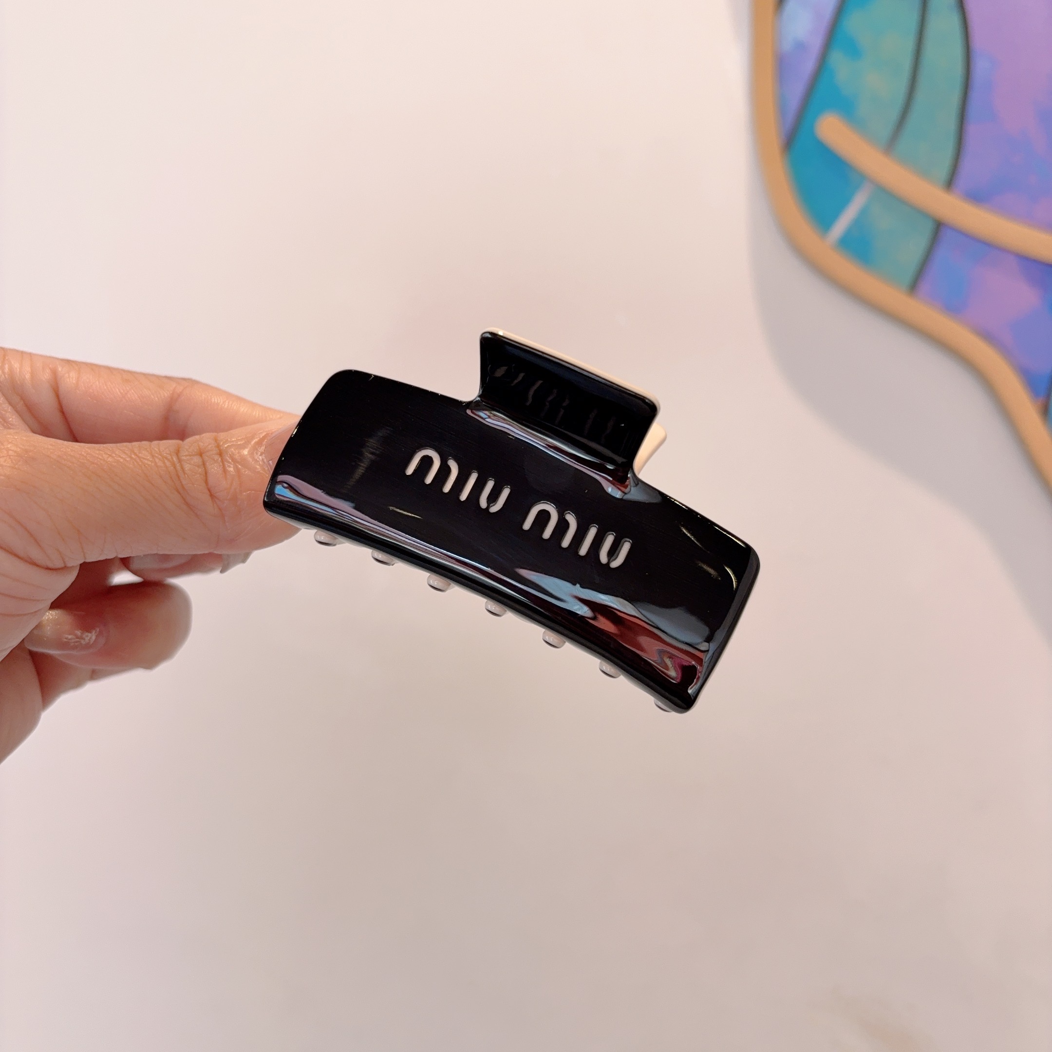 配包装MIUMIU（缪缪）新款手工抓夹，高级感字母简约复古发夹原单货，时尚百搭，潮女必备品