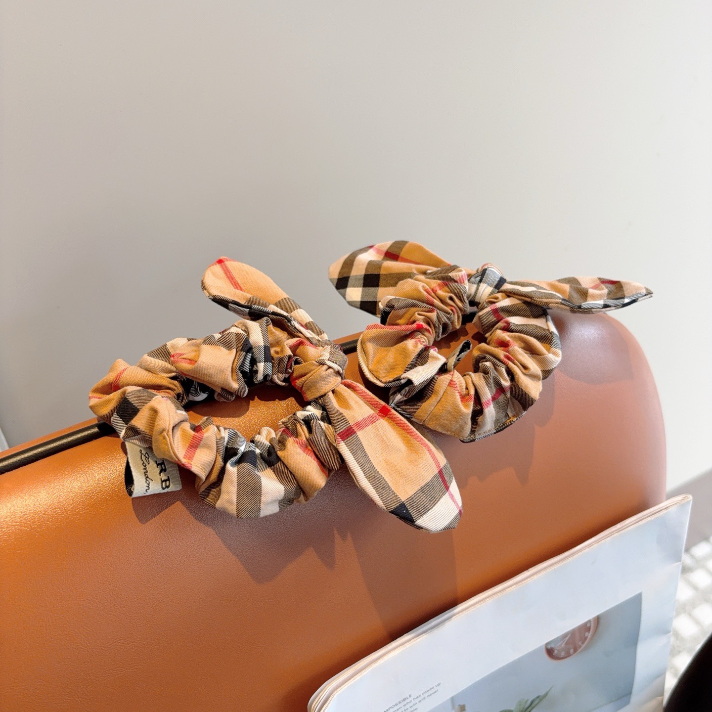 配包装BURBERRY（巴宝莉）网红经典款发圈，精致皮筋，佩戴舒适无压力，造型搭配必备！非常时尚百搭！