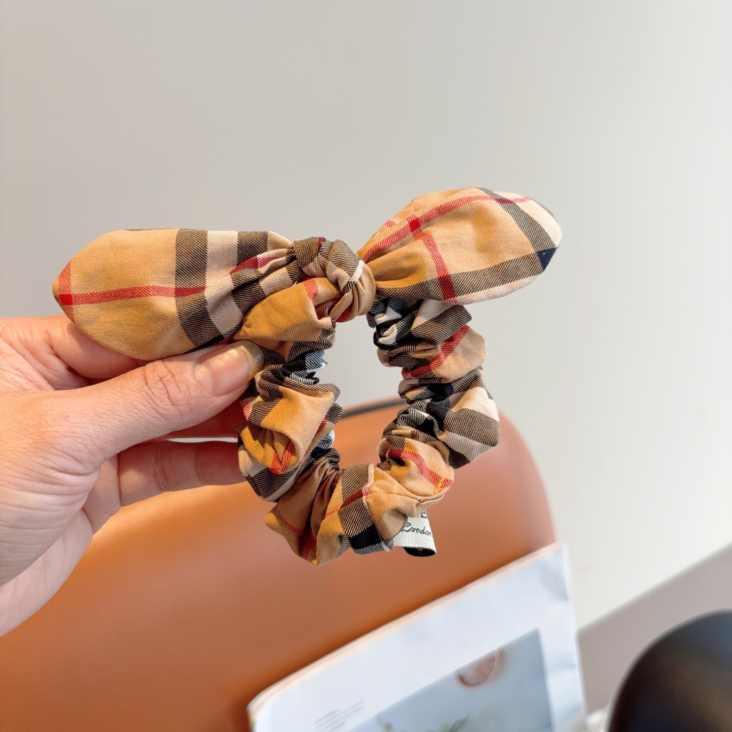 配包装BURBERRY（巴宝莉）网红经典款发圈，精致皮筋，佩戴舒适无压力，造型搭配必备！非常时尚百搭！