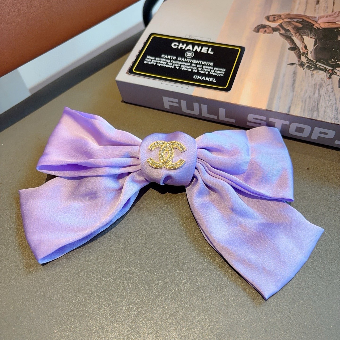 配包装CHANEL （香奈儿）明星同款蝴蝶结波点弹弓夹 网红推荐款♥ 复古蝴蝶结款，超级百搭哦！敲黑板推