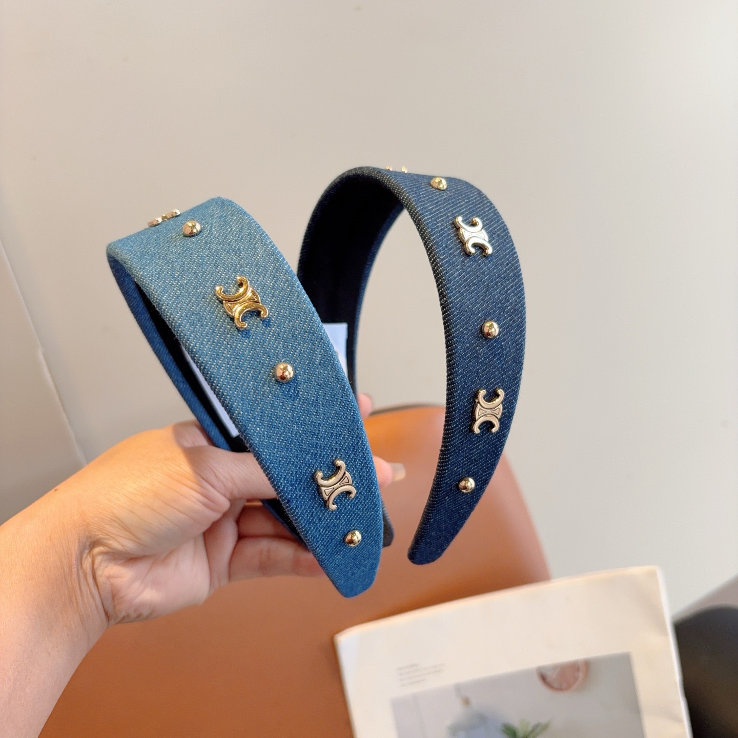 配包装CELINE（赛琳）官方经典新款牛仔布发箍，女神必备头箍，非常舒时尚百搭，舒适潮流款！