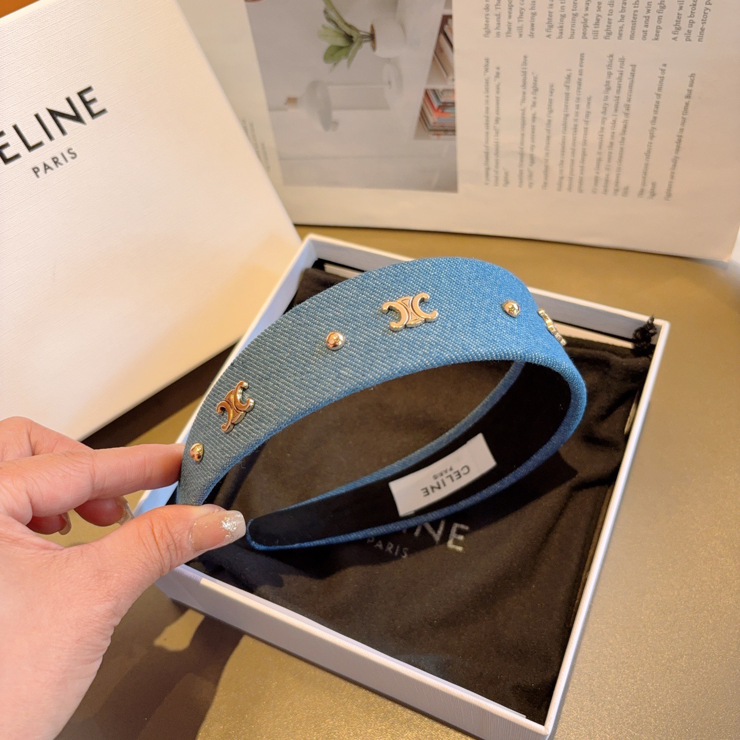 配包装CELINE（赛琳）官方经典新款牛仔布发箍，女神必备头箍，非常舒时尚百搭，舒适潮流款！