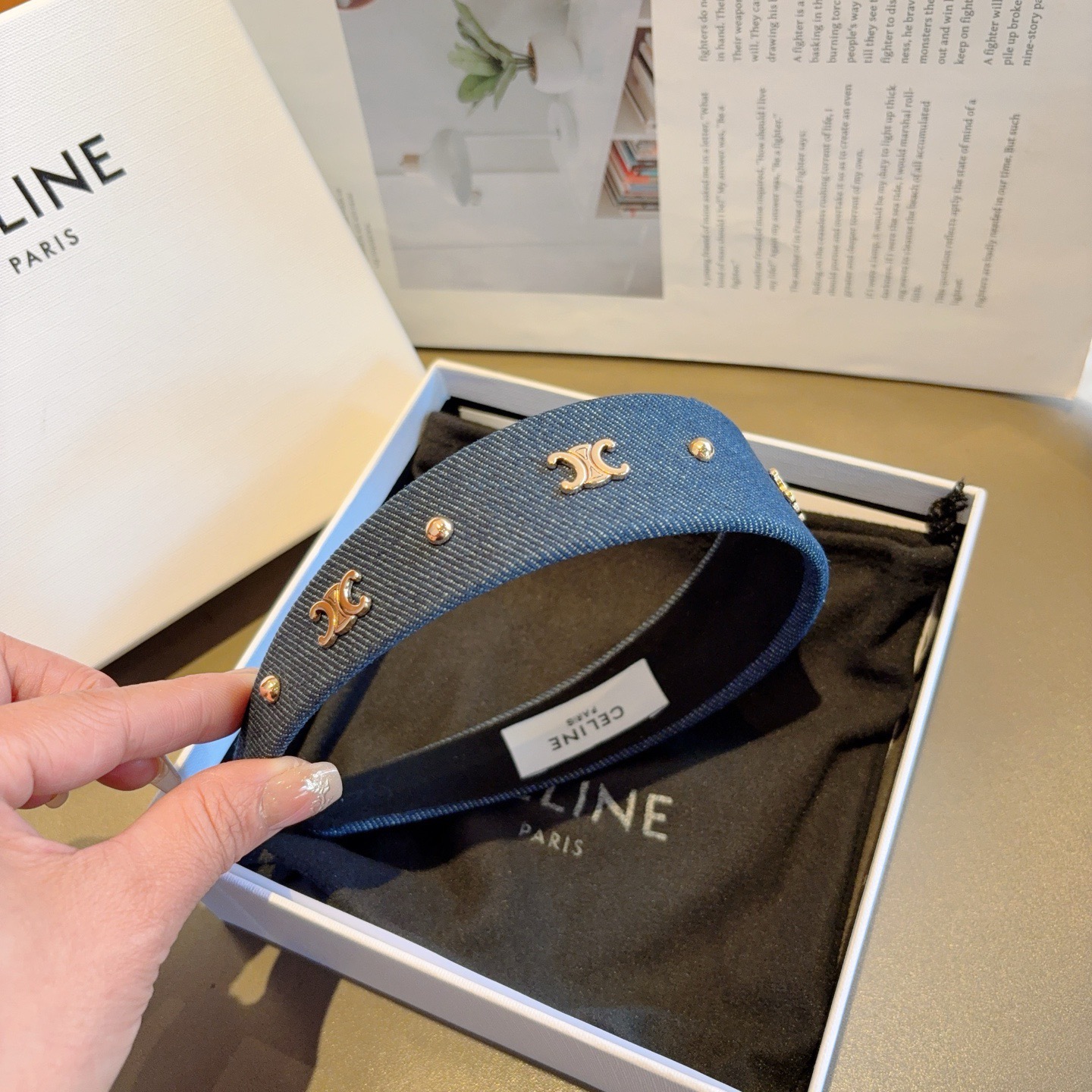 配包装CELINE（赛琳）官方经典新款牛仔布发箍，女神必备头箍，非常舒时尚百搭，舒适潮流款！