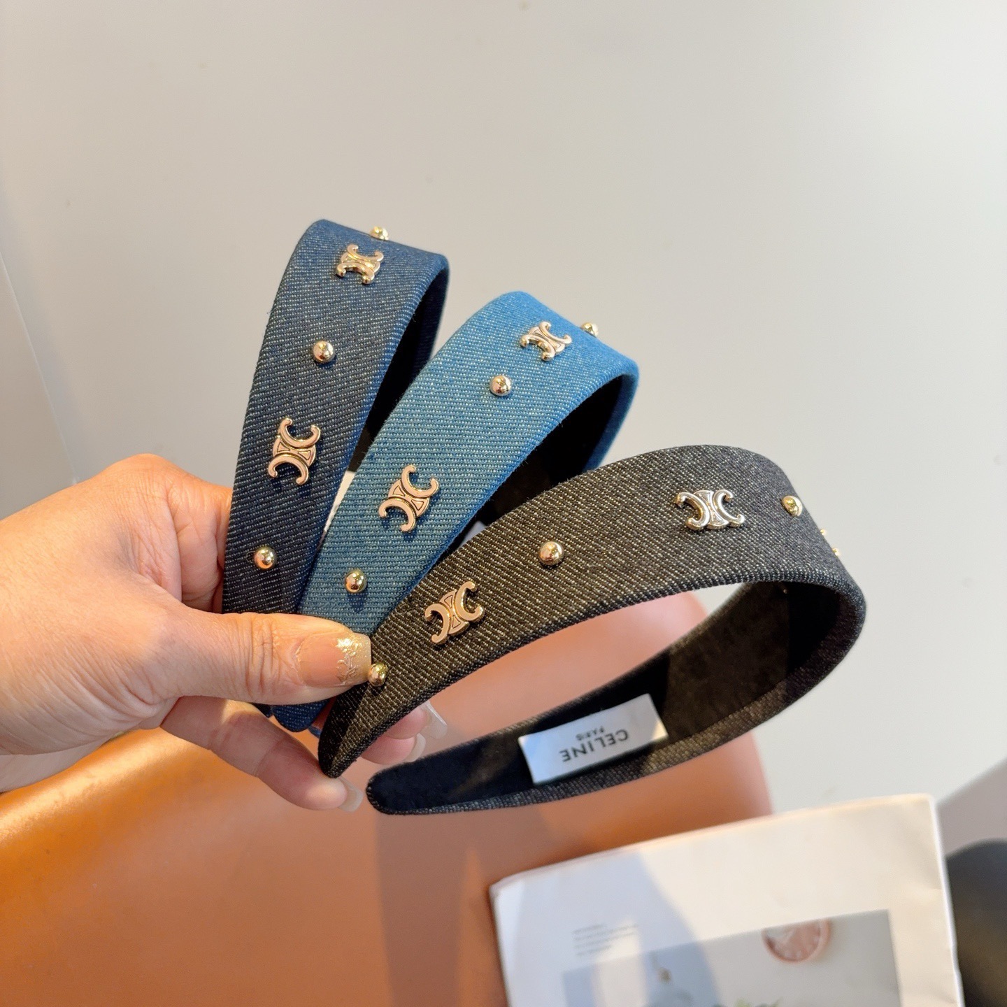 配包装CELINE（赛琳）官方经典新款牛仔布发箍，女神必备头箍，非常舒时尚百搭，舒适潮流款！